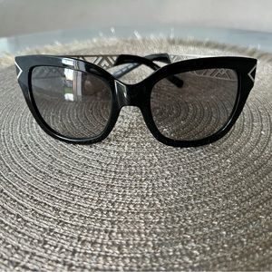 Tory Burch Sunglasses TY 9034 50111 Black case not included
